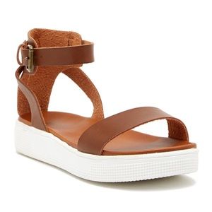 NWOT MIA platform sandals